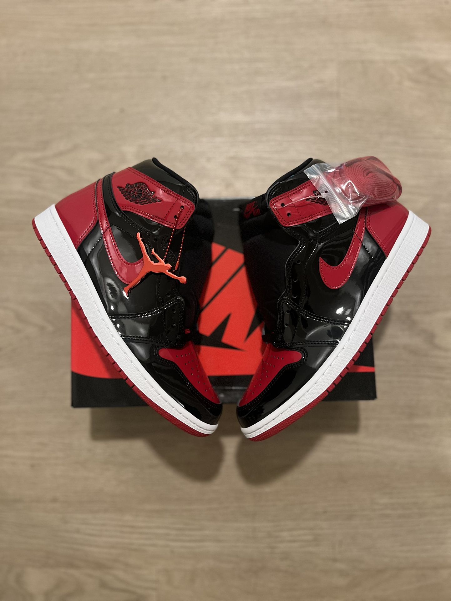 Jordan 1 Patent Bred (Size 8.5,10)