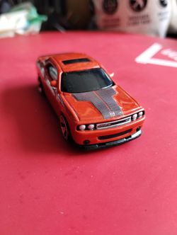 Maisto Dodge Challenger SRT8 Toy