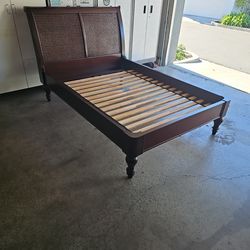 Bed Pottery Barn Sleigh Bed  "Double/Full"