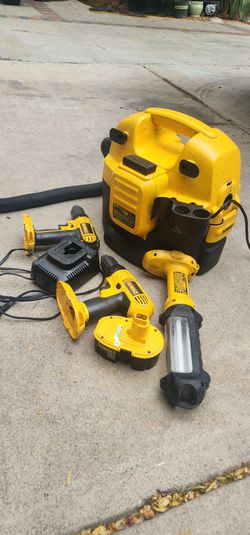 Dewalt tools 18v One charger one batterie two drills HEAVY DUTY VACUUM $95 FOR ALL