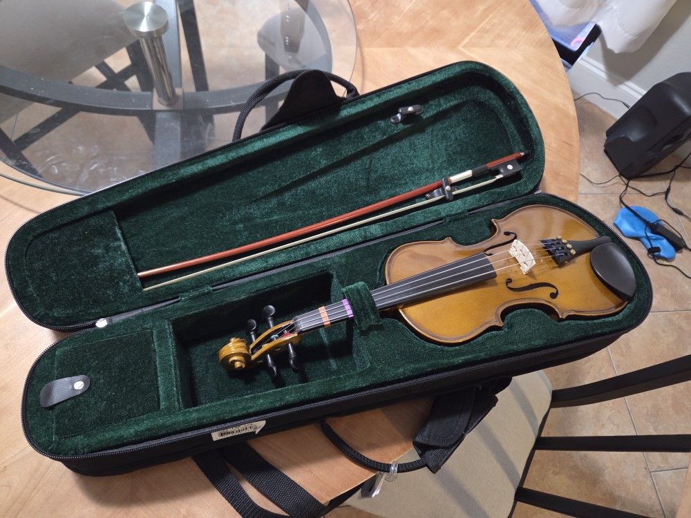 Cremona 1/4 Violin Outfit w/bow And Case