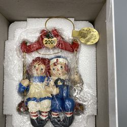 Excellent Condition Danbury Mint Raggedy Ann & Andy 2008 Annual Ornament Swing
