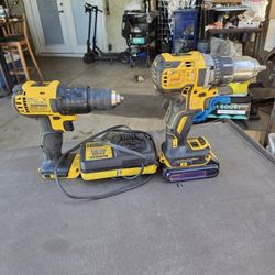 2 DEWALT DRILLS 20 VOLTS ONE BATTERY AND A CHARGER 