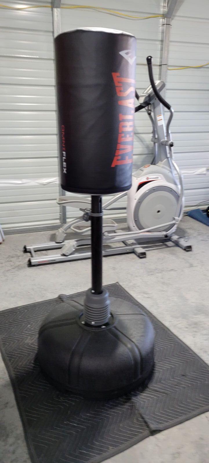 Everlast Omniflex Freestanding Punching/ Heavy Boxing Bag for Boxing, Muay Thai, MMA w/ pink 12oz boxing gloves MINT