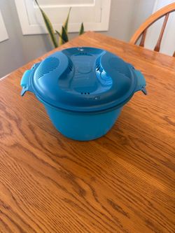 $15 - Gently used Tupperware Microwave Rice Maker, 2.2L.  Pickup only in the area of 36th Ave and Pinnacle Peak within 24hours of take greatly appreci