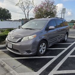 2012 Toyota Sienna