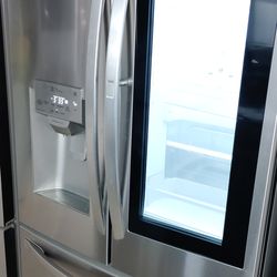 L.G REFRIGERATOR WORKS GREAT