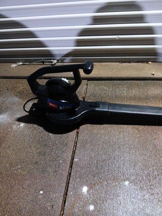 Toro Electric Blower. $40.