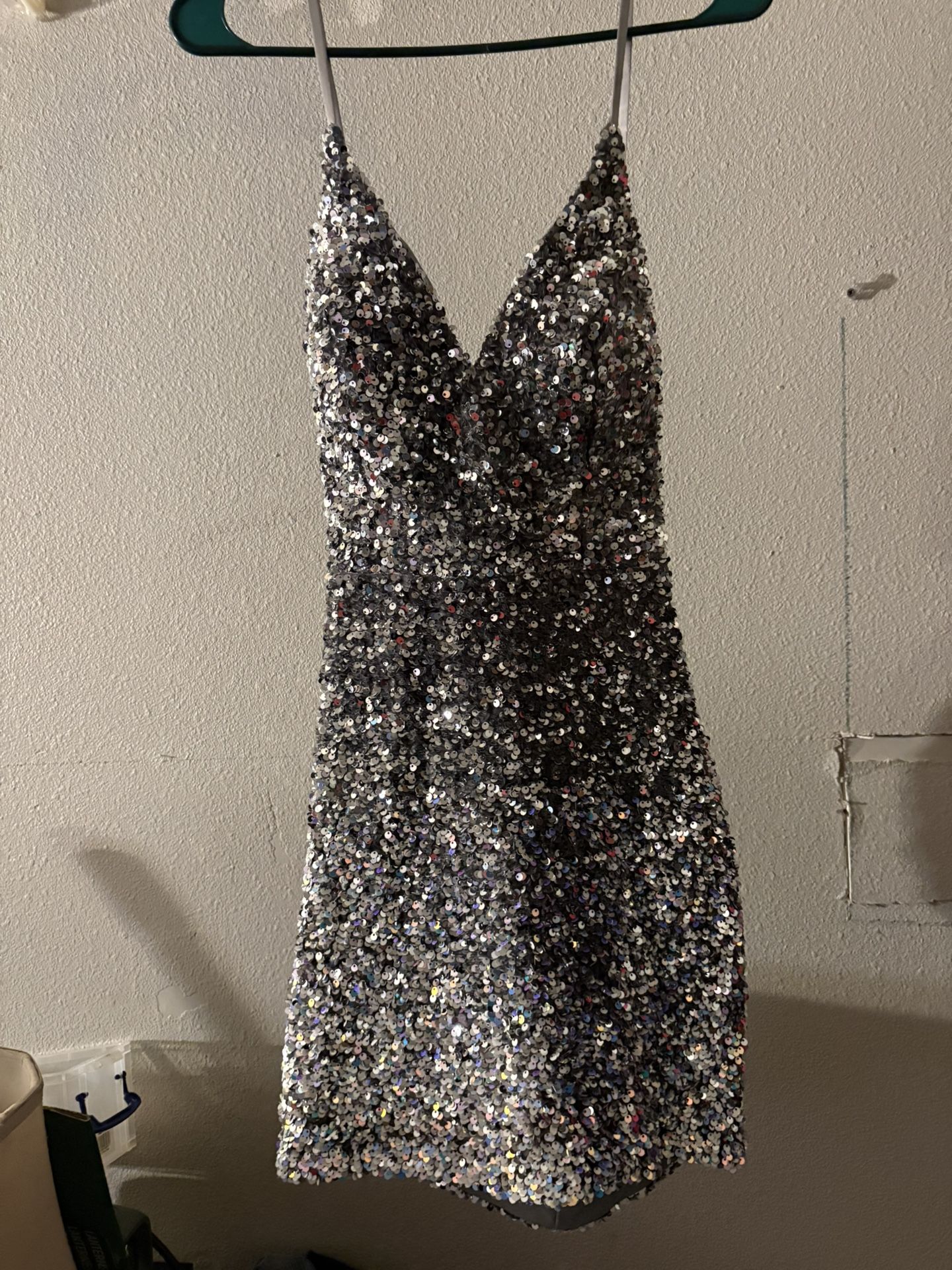 Portia & Scarlett Silver Sequined Ombré Mini Size 4