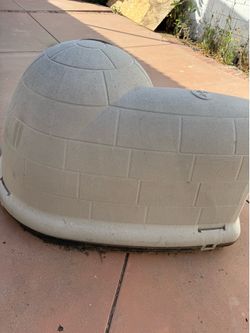 Large Igloo dog house