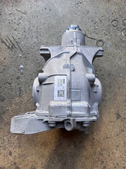 18-24 BMW X3 G01 REAR DIFFERENTIAL AXLE CARRIER OEM