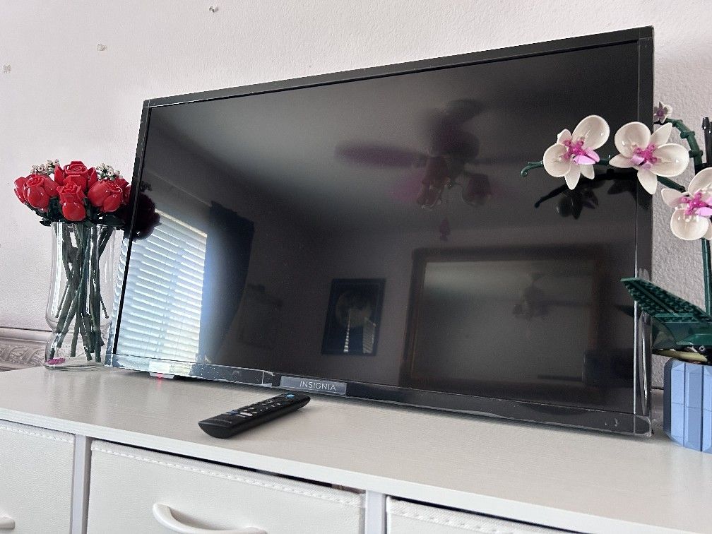 32" INSIGNIA HDTV