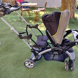 Double Stroller Sit N Stand Clean and In Good Conditions  $65 Pick Up Only Bonanza and Lamb 