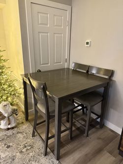 Table with 4 chairs