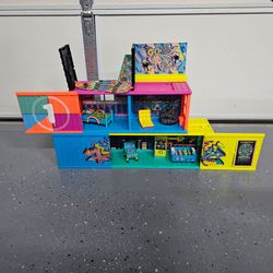 L.O.L. Surprise! Clubhouse Playset  Ft Transforming Shipping Containers with Accessories