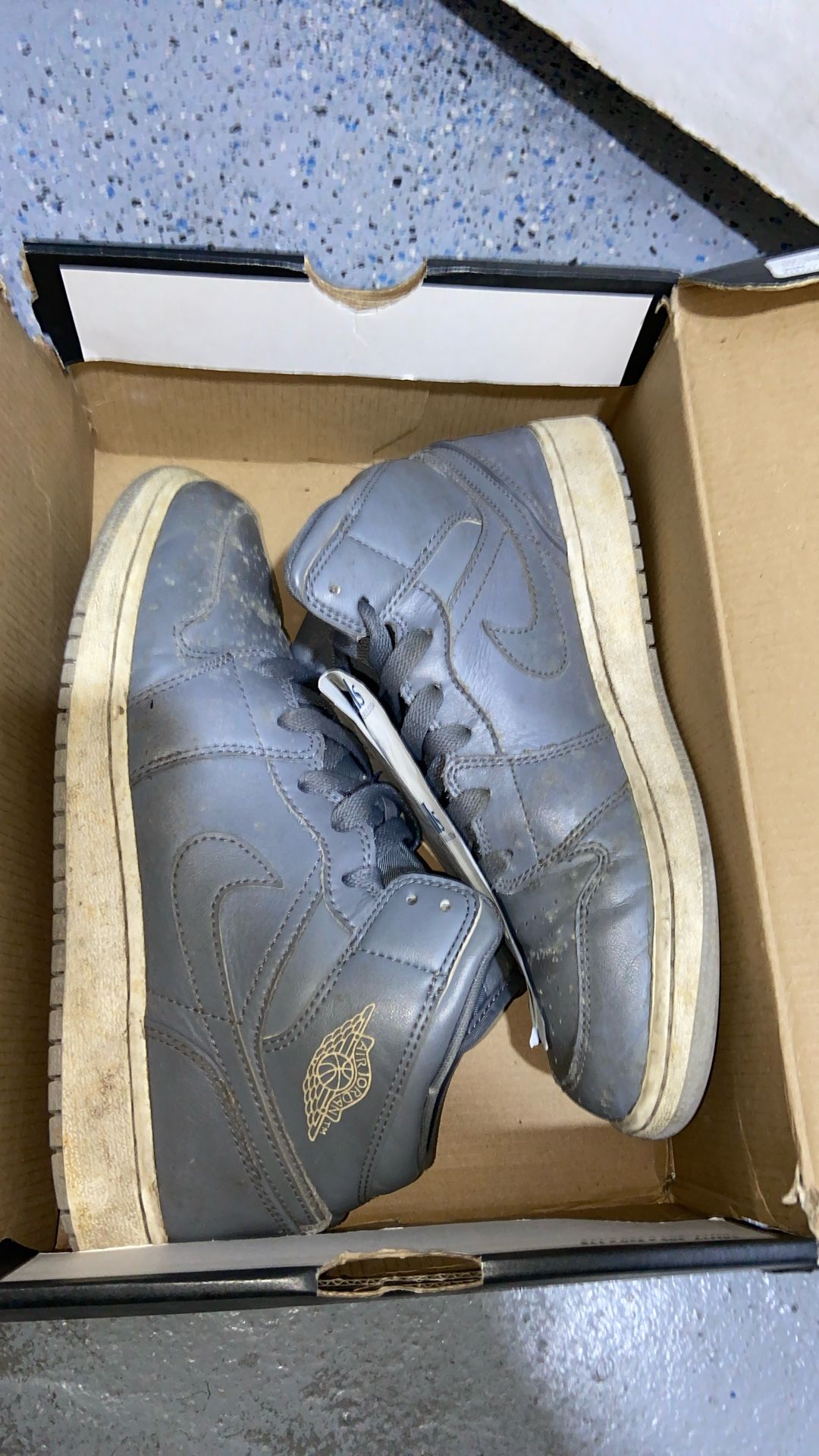Used/Worn Air Jordan 1 6.5Y