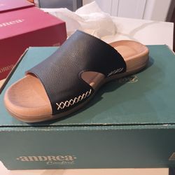 Andrea sandals/chanclas size 6