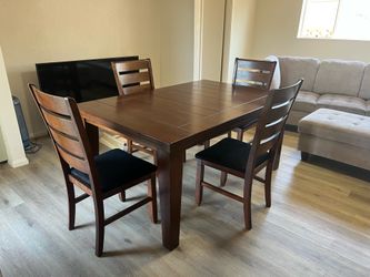 Dining table & 4 chairs