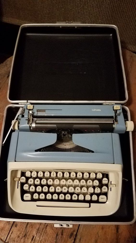 1960's Vintage Royal Sahara Typewriter with Suitcase - Baby Blue & Creamy White - Prestine Condition