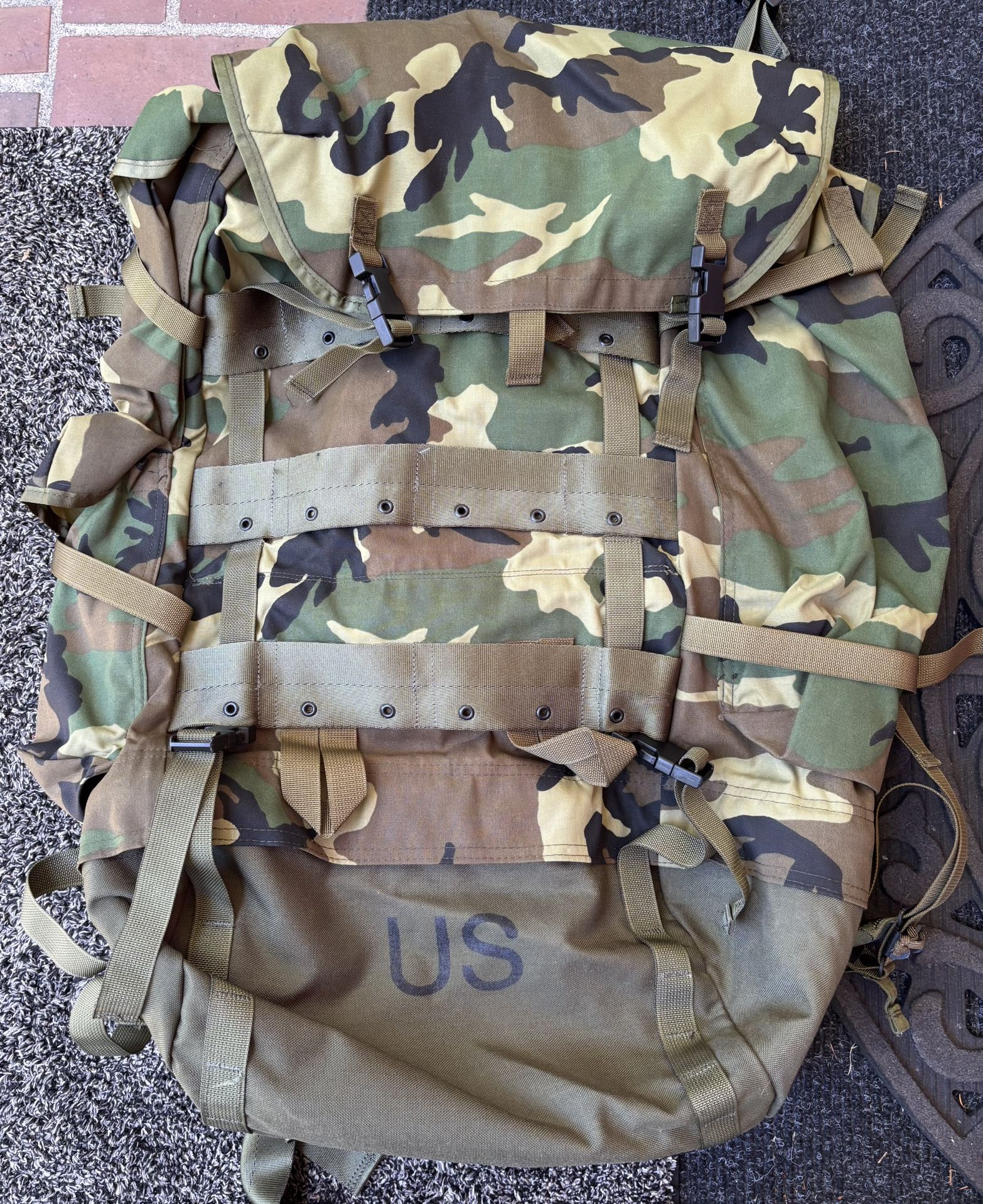 Military Surplus Woodland Camo Large Pack, Excellent