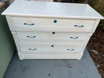 White DRESSER ,3Drawers