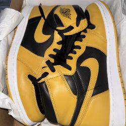 Jordan 1 Black Yellow Size 10