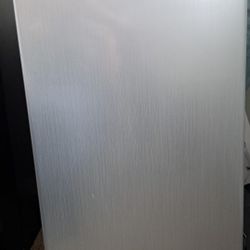 Magic Chef Small Refrigerator Very Nice 