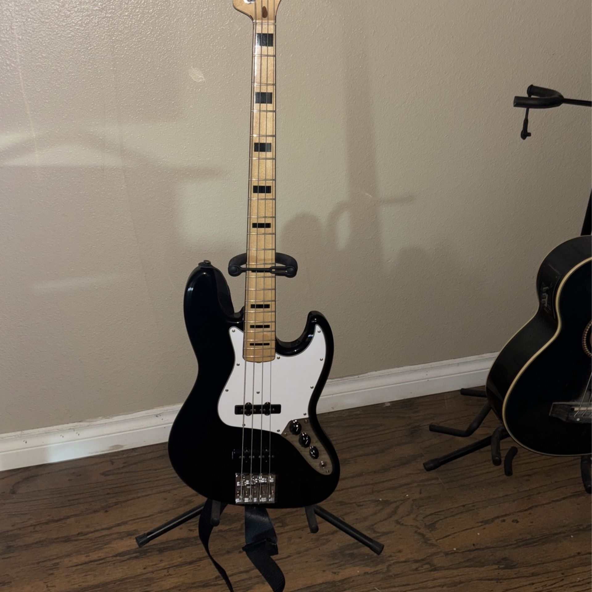 Fender Jazz Bass $800