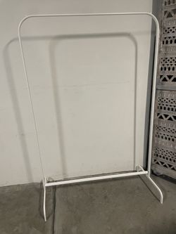 white clothing rack 