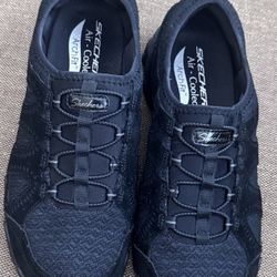 Women’s Sketchers.   Size 8 1/2