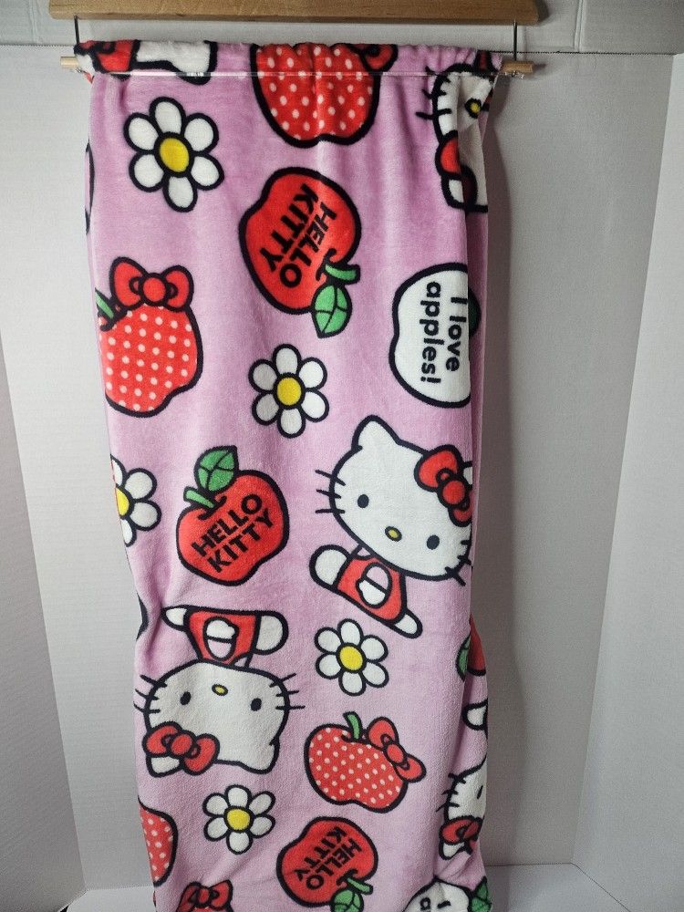 Hello Kitty Red Bow Apples Daisy Flowers 50 x 70" Plush PINK Throw Blanket NWT
