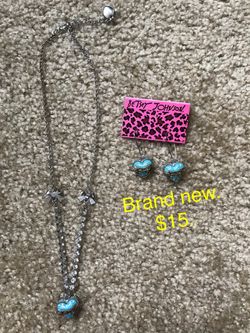 Betsey Johnson matching necklace and earrings