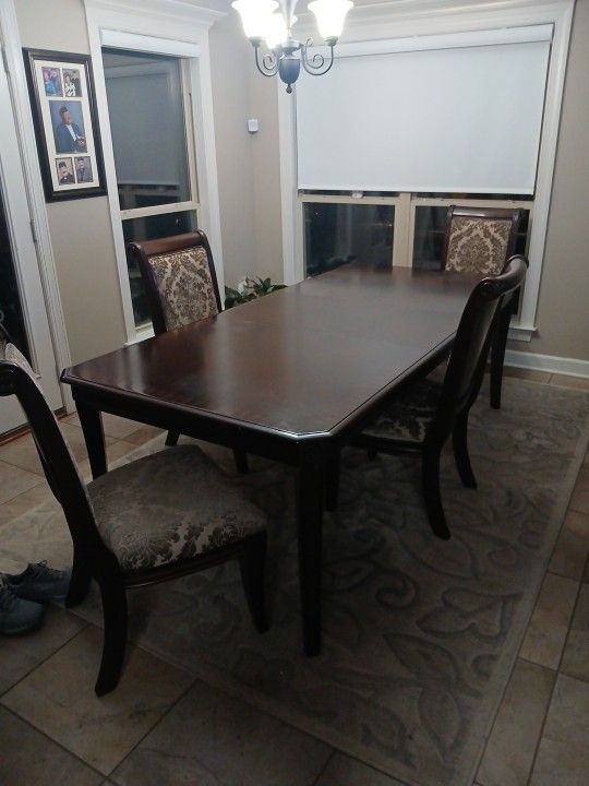 Dining Table With (6) Chairs