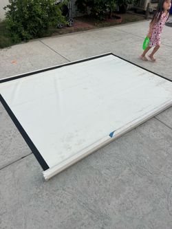 Da-lite projector model B with csr 98”x69”