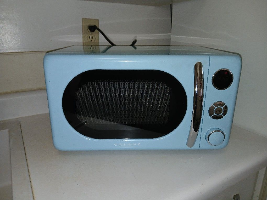 Galanz Retro Microwave (Powder Blue)