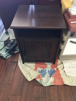 End table accent table