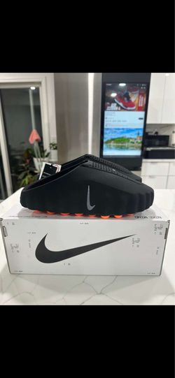 BLACK Nike Minds