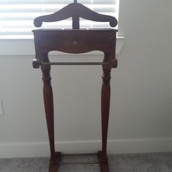 VINTAGE BOMBAY COMPANY WOOD VALET BUTLER STAND
