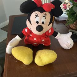 Minnie Mouse Plushie🎀