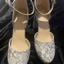 NWOT Size 8.5M Kaari Blue Gray Snakeskin Print Platform Shoes