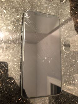 iPhone X 64 GB Unlocked (cracked)