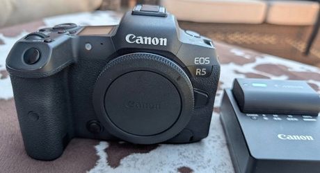 Canon EOS R5 Mirrorless Camera