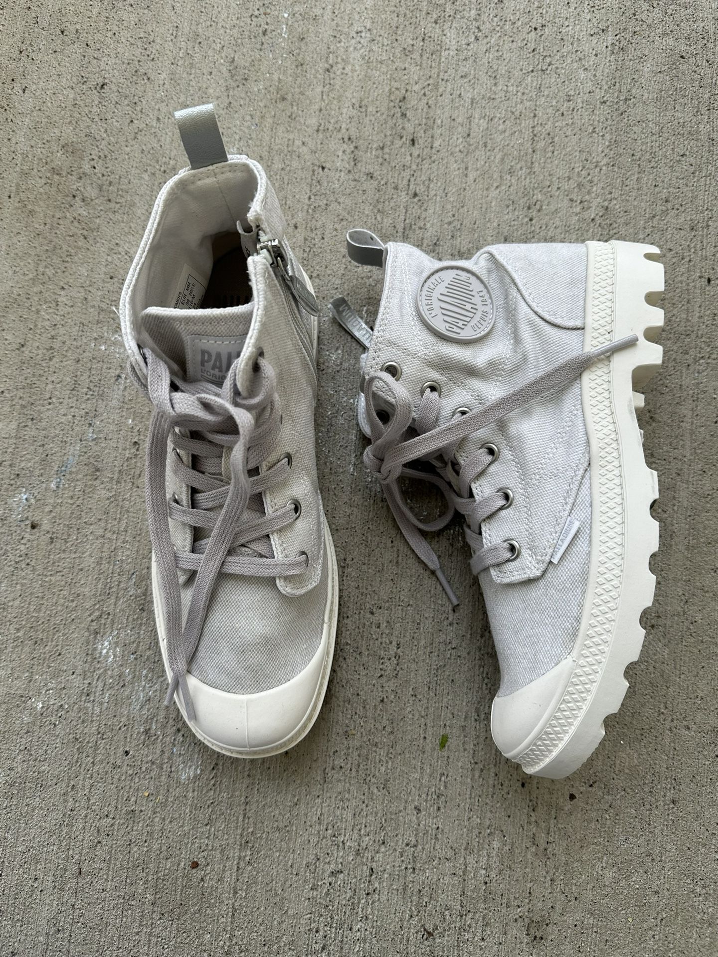 Palladium Women’s Boots Pampa Hi size 7