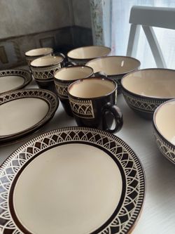Set of dining plates and mugs