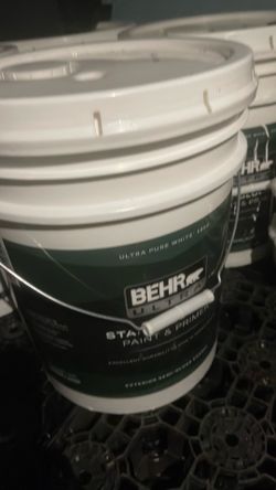 Behr white paint