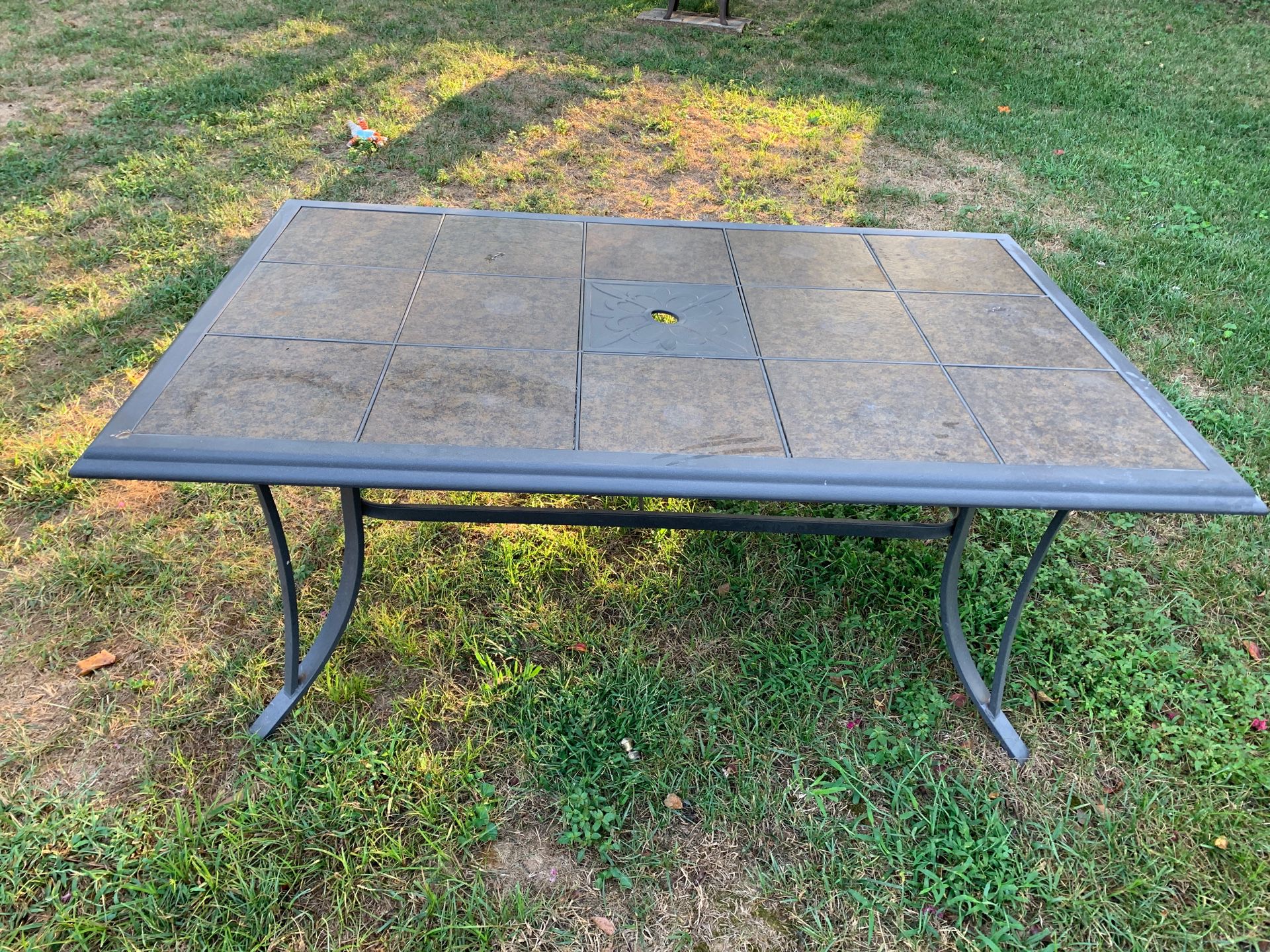 65”x40” Patio table