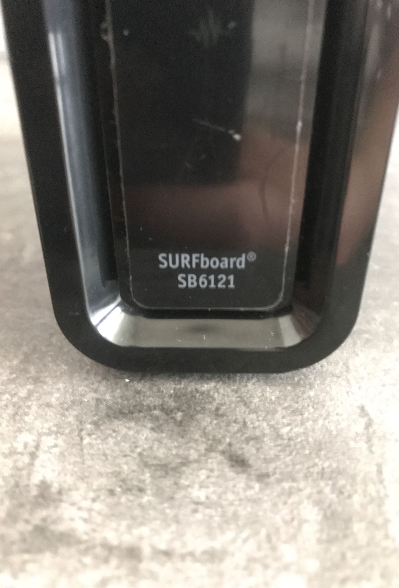 Motorola Surfboard SB6121. Up to 125mb/sec