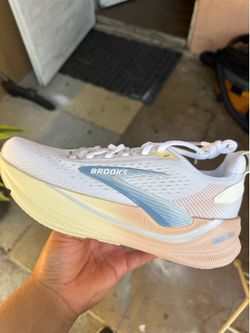 Brooks ghost max 4 women’s white/rose
