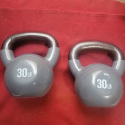 30LB KETTLEBELL RUBBER COVER STEEL HANDLE.  2 AVAILABLE.   60LB  TOTAL 
11525 S HALSTED DUNKIN DONUTS/7111.S WESTERN WALGREENS 
60$  CASH ONLY 