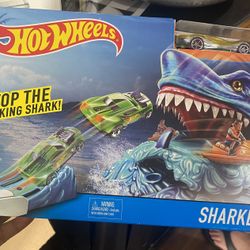 Hot Wheels Sharkbite Play Set
